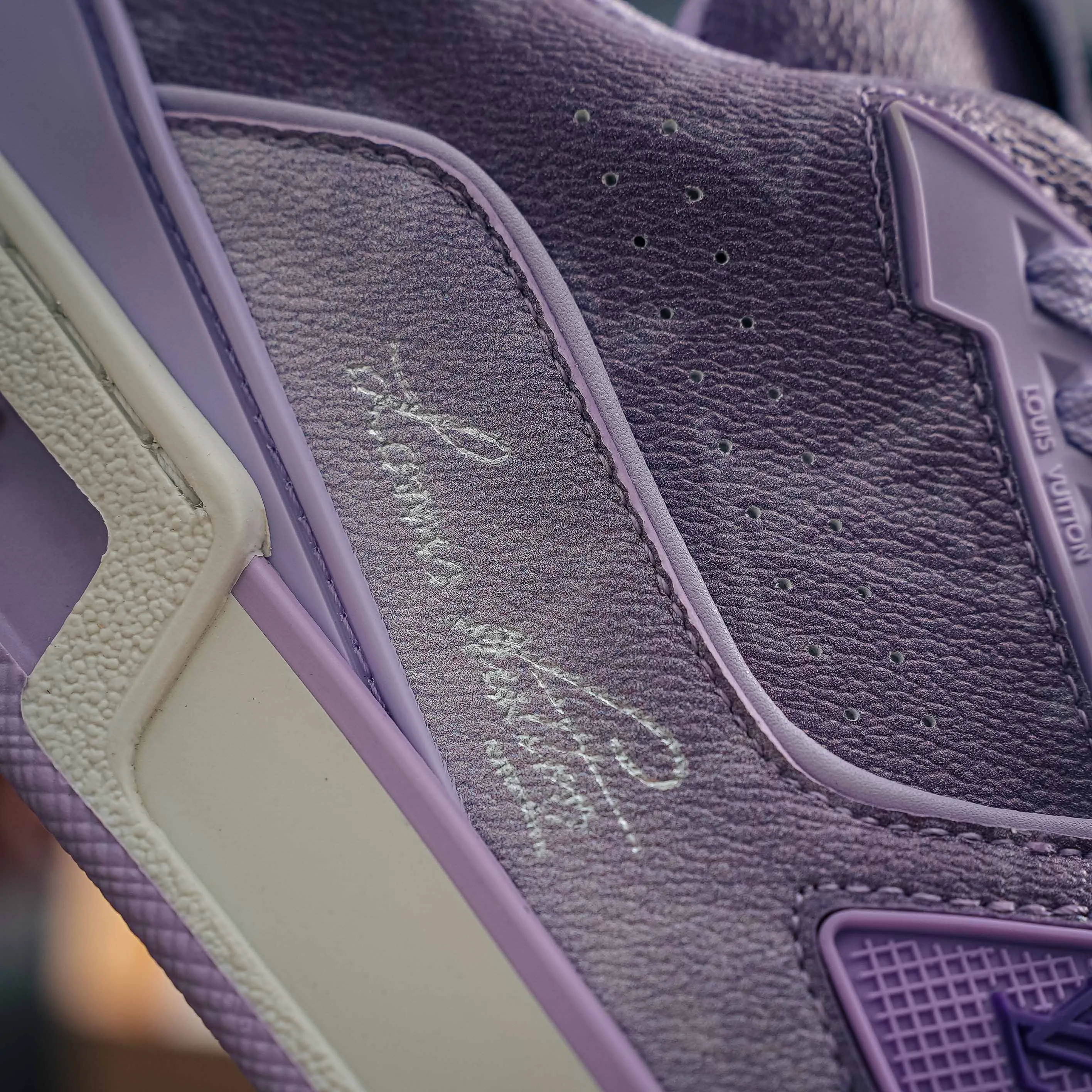 # LV- - trainer 2026 New Arrival 1：1 ！！ Shoes Cowhide Leather ， LOGO ， Breathable ， 。